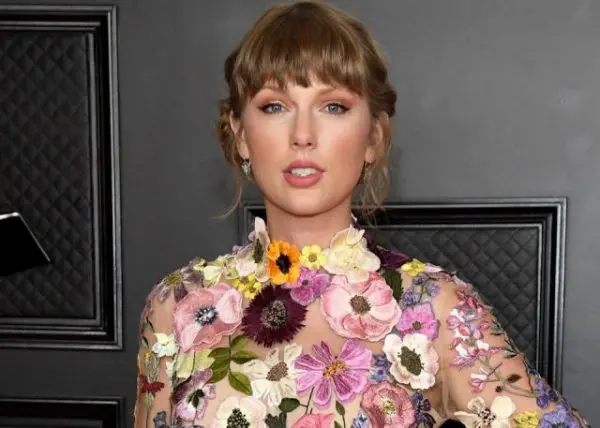 Taylor Swift Bio, Age, Movies, Net Worth, Songs, Awards, Instagram, Parents, Wikipedia, Boyfriend, Husband, Height