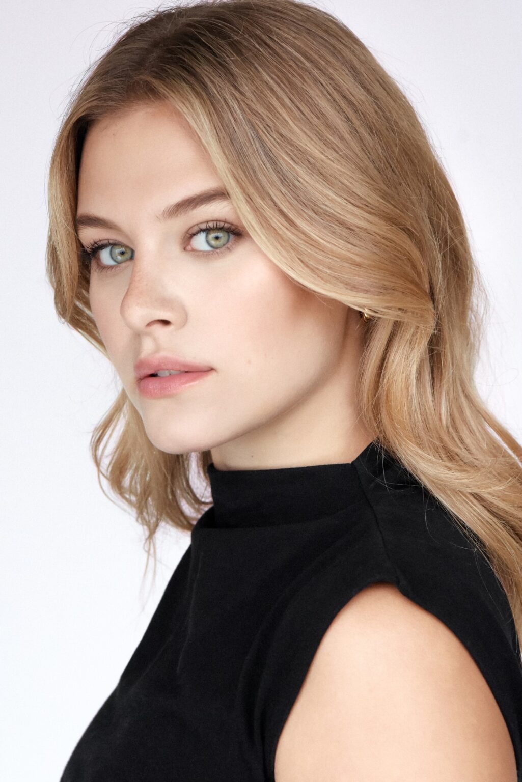 Tiera Skovbye Biography: Husband, Age, Height, Instagram, Net Worth ...