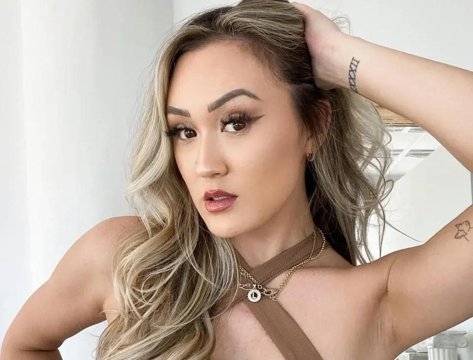 LaurDIY Biography