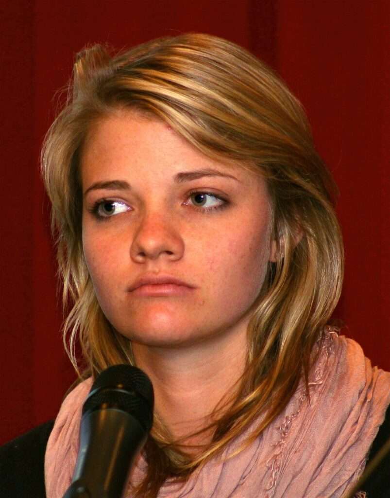 Jessica Watson Biography: Age, Husband, Net Worth, Books, Height ...