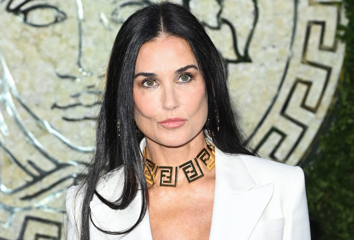 Demi Moore Biography: Movies, Age, Husband, Net Worth, Height, Family ...