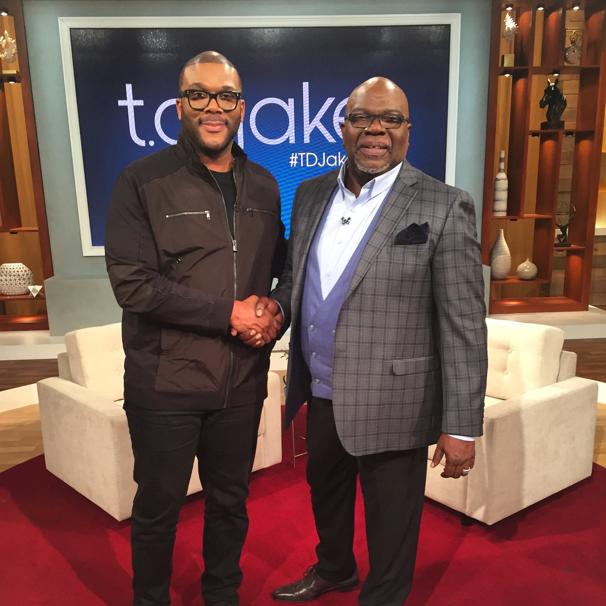 Video: Tyler Perry’s Moment with TD Jakes: Inspirational Gesture at the Potter House