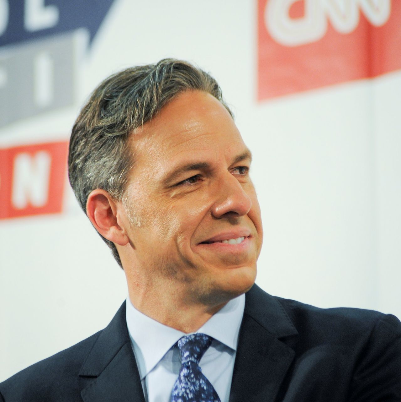 Jake Tapper Biography: Age, Net Worth, Instagram, Spouse, Height, Wiki, Parents, Siblings, Children