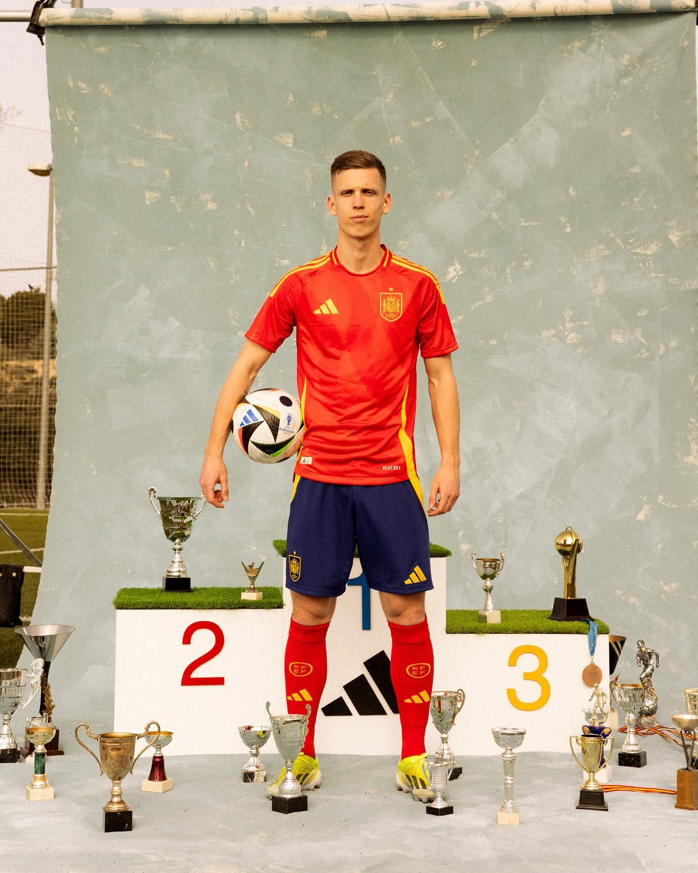 Dani Olmo Biography: Age, Stats, Net Worth, Girlfriend, Salary ...