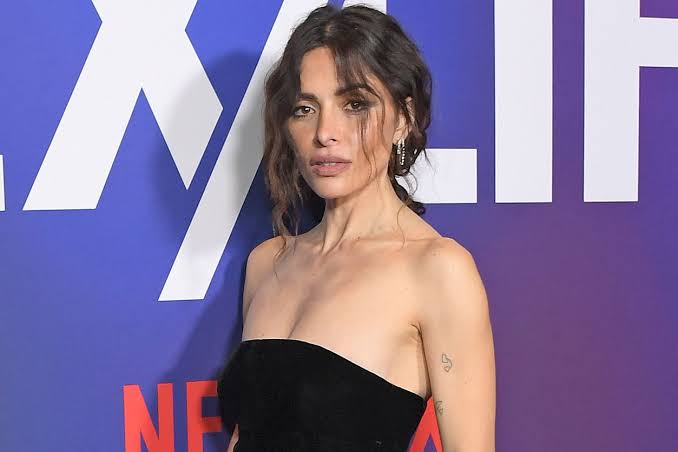 Sarah Shahi Mother, Mahmonir Shahi Biography: Age, Net Worth, Instagram, Spouse, Height, Wiki, Parents, Siblings, Children