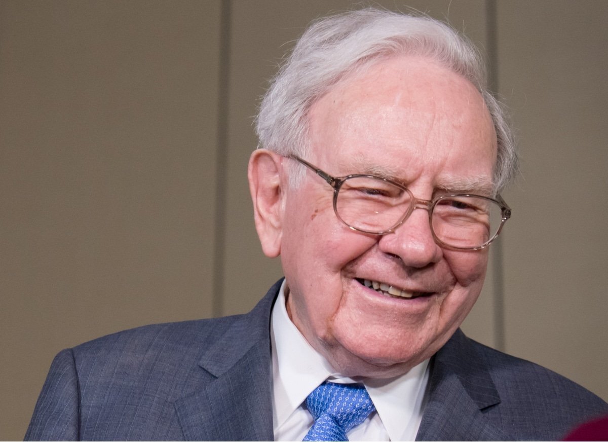 Buffett sells $982 million in Bank of America stock, amassing $278 billion in cash reserves