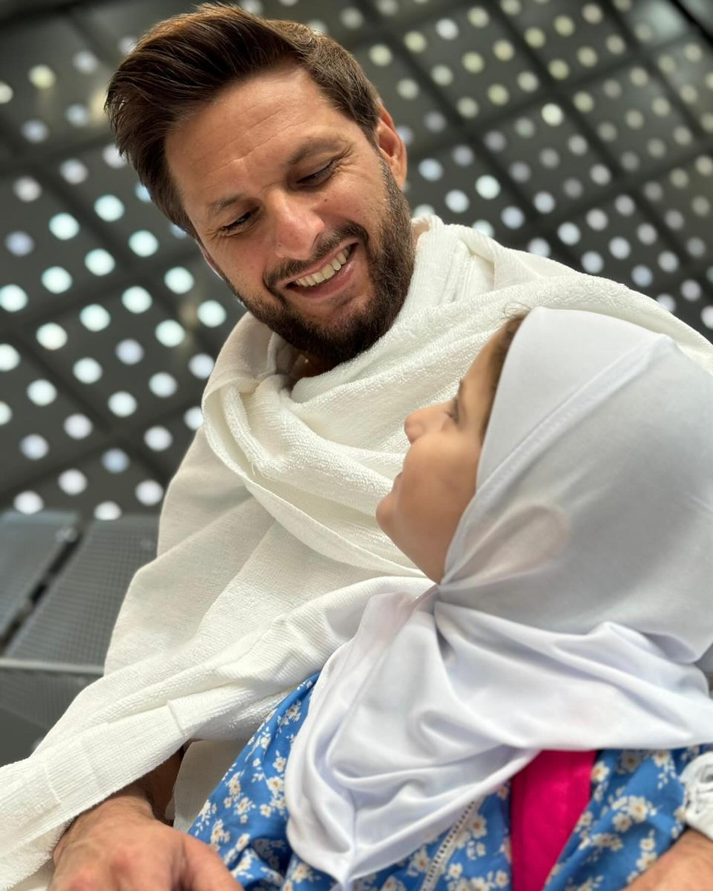 Shahid Afridi Biography: Age, Net Worth, Instagram, Spouse, Height, Wiki, Parents, Siblings, Children, Awards