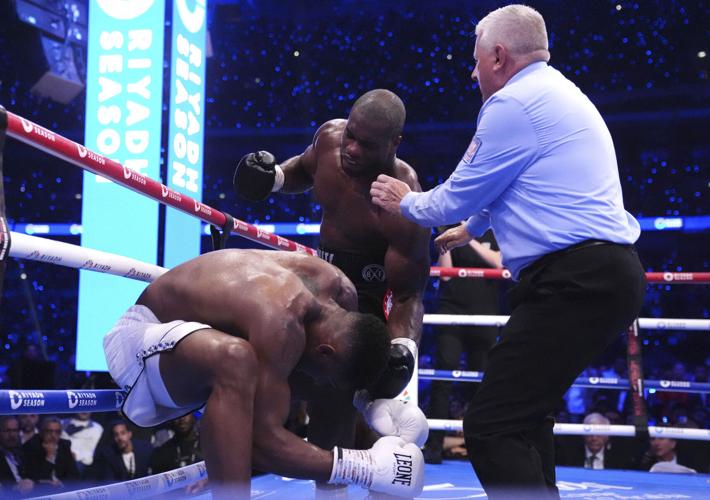 Dubois knocks out Joshua in the fifth round to retain IBF heavyweight title