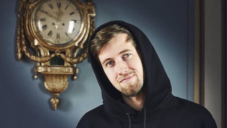 Alan Walker Biography: Age, Net Worth, Social Media, Girlfriend, Height, Wiki, Parents, Siblings, Career, Songs, Awards, YouTube